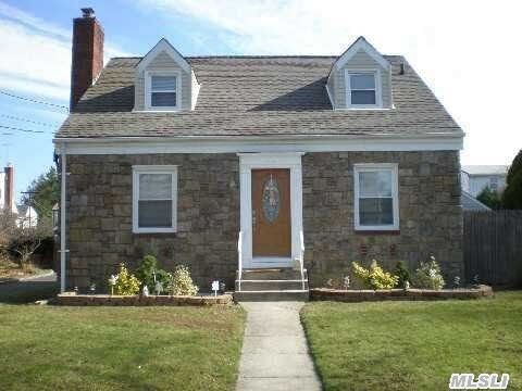 1072 Van Buren Ave  Franklin Square NY 11010 photo