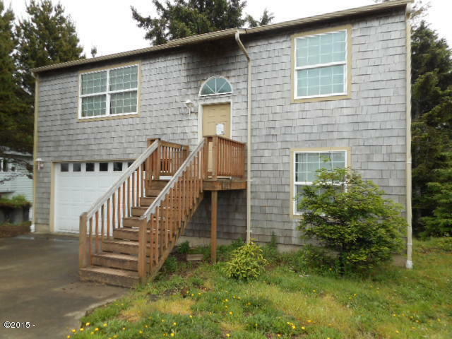 Property Photo:  275 NE 69th Place  OR 97365 