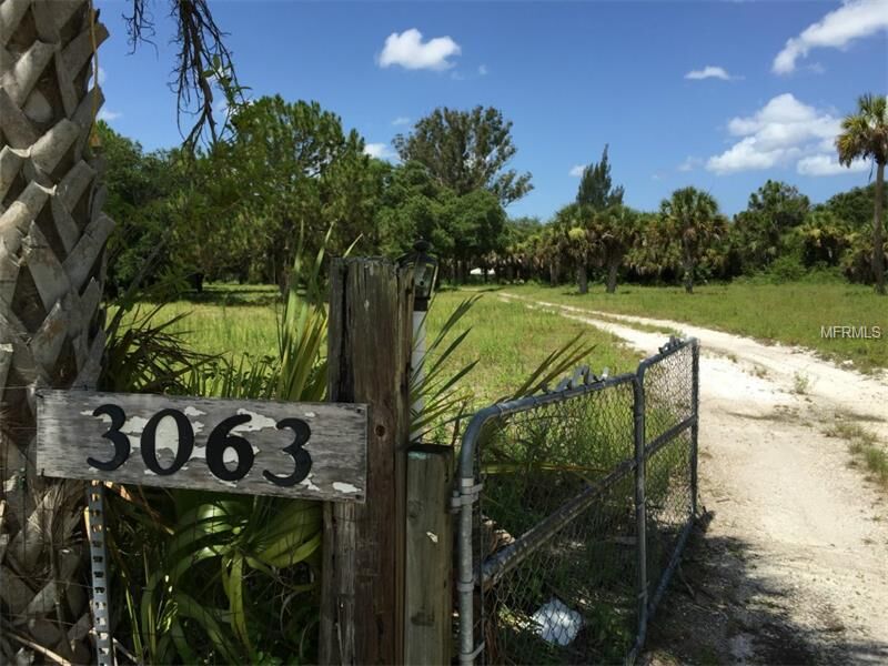 Property Photo: 3063 Kennedy Drive FL 34292