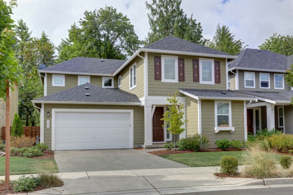 Property Photo:  1043 SE 12th St  WA 98045 