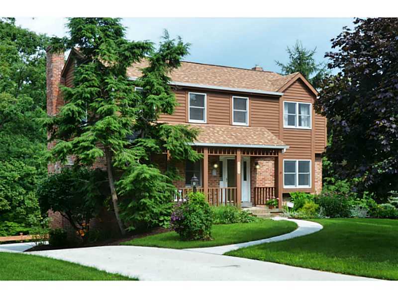 Property Photo: 842 Hillcrest Circle PA 15090