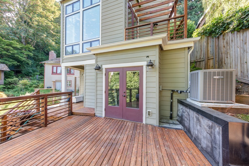 Property Photo:  11911 Lakeside Place NE  WA 98125 