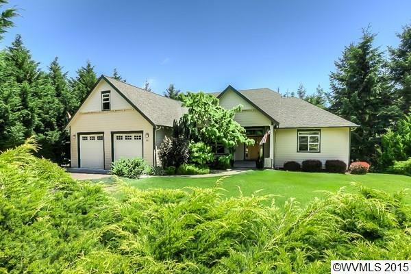 Property Photo: 441 Melvill Crescent OR 97370