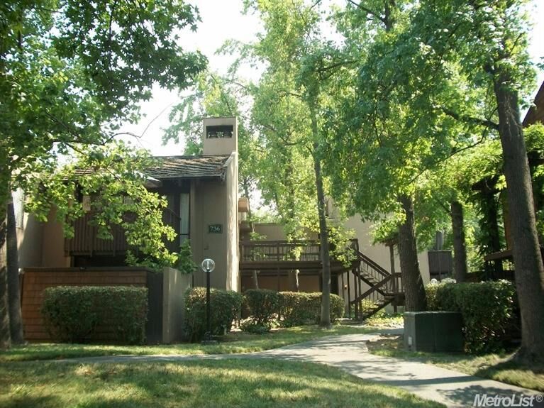 Property Photo: 736 Woodside Lane 5 CA 95825