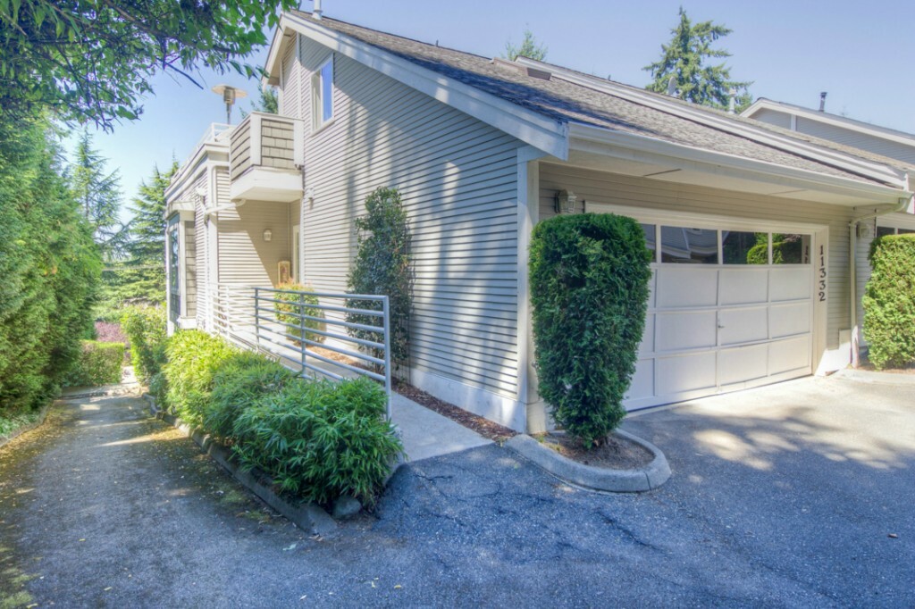 Property Photo:  11332 NE 67th St B3  WA 98033 