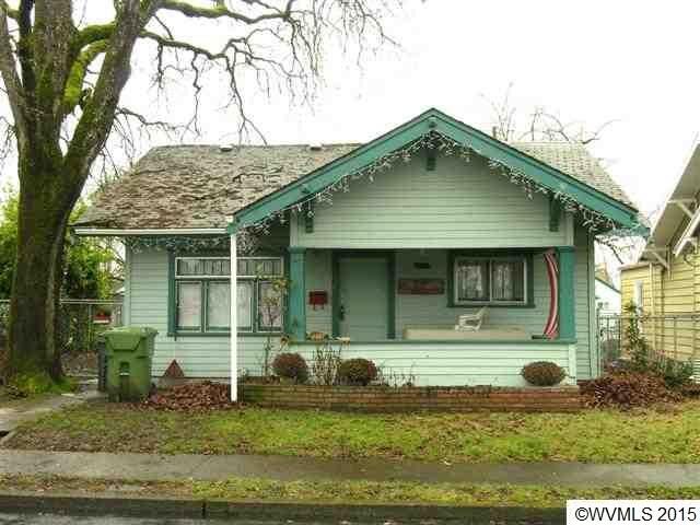 Property Photo:  1175 16th St  OR 97302 