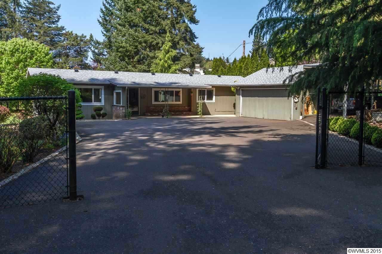 Property Photo: 9463 Dusty Ln SE OR 97392