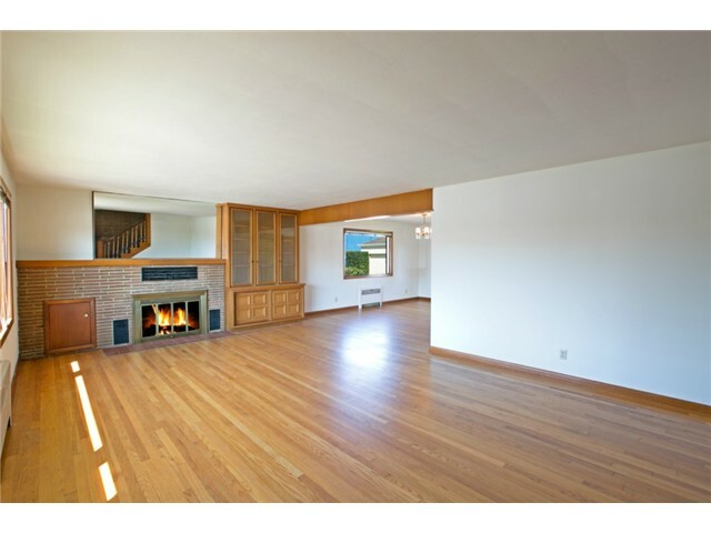 Property Photo:  206 Auburn Wy N  WA 98002 