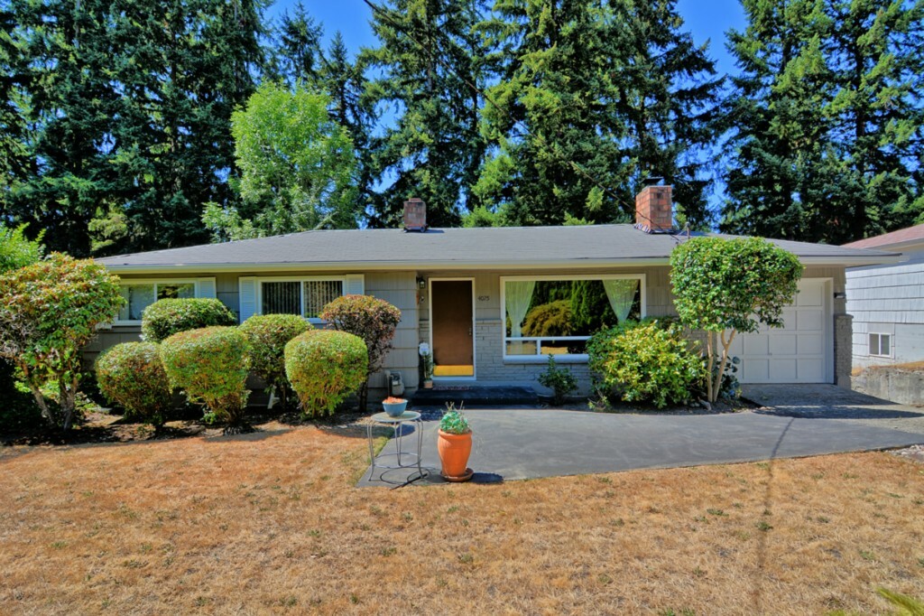 Property Photo:  4025 140th Ave SE  WA 98006 