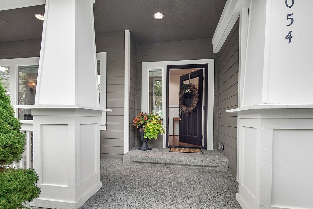 Property Photo: 2054 NE Noble St WA 98029