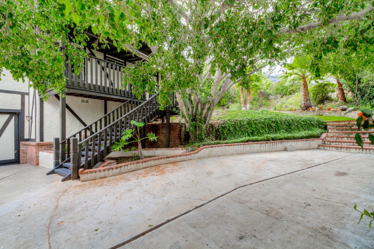 Property Photo: 161 Bellerive CA 92084