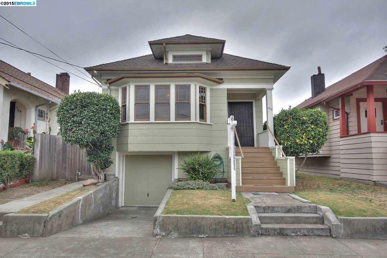 Property Photo:  959 43rd Street  CA 94608 