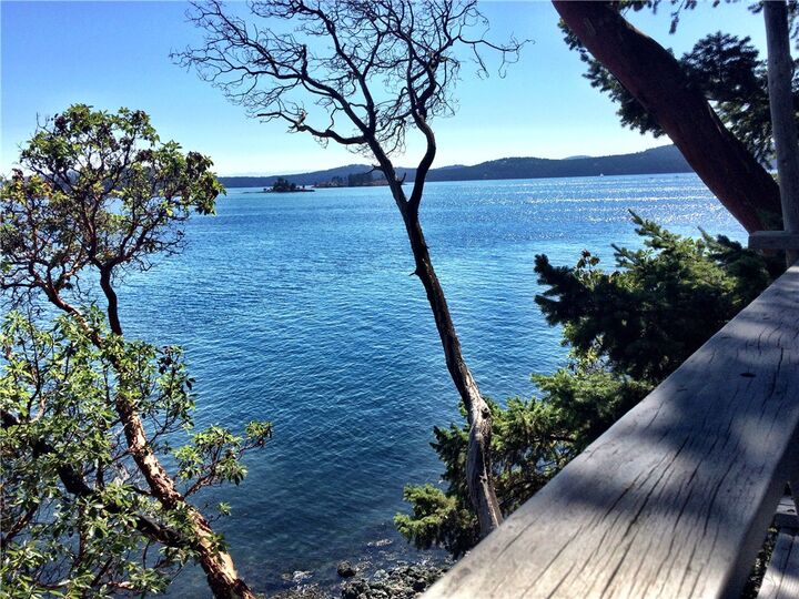 Property Photo:  128 Arbutus Lane  WA 98243 