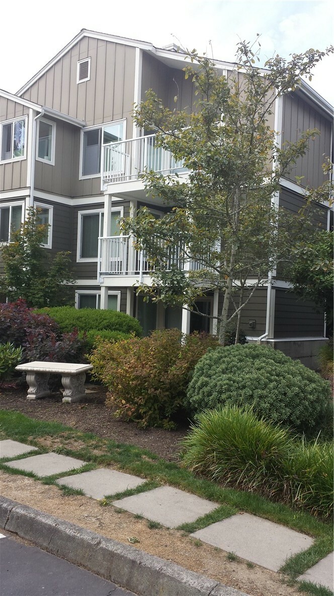 Property Photo:  300 N 130th St 5205  WA 98133 