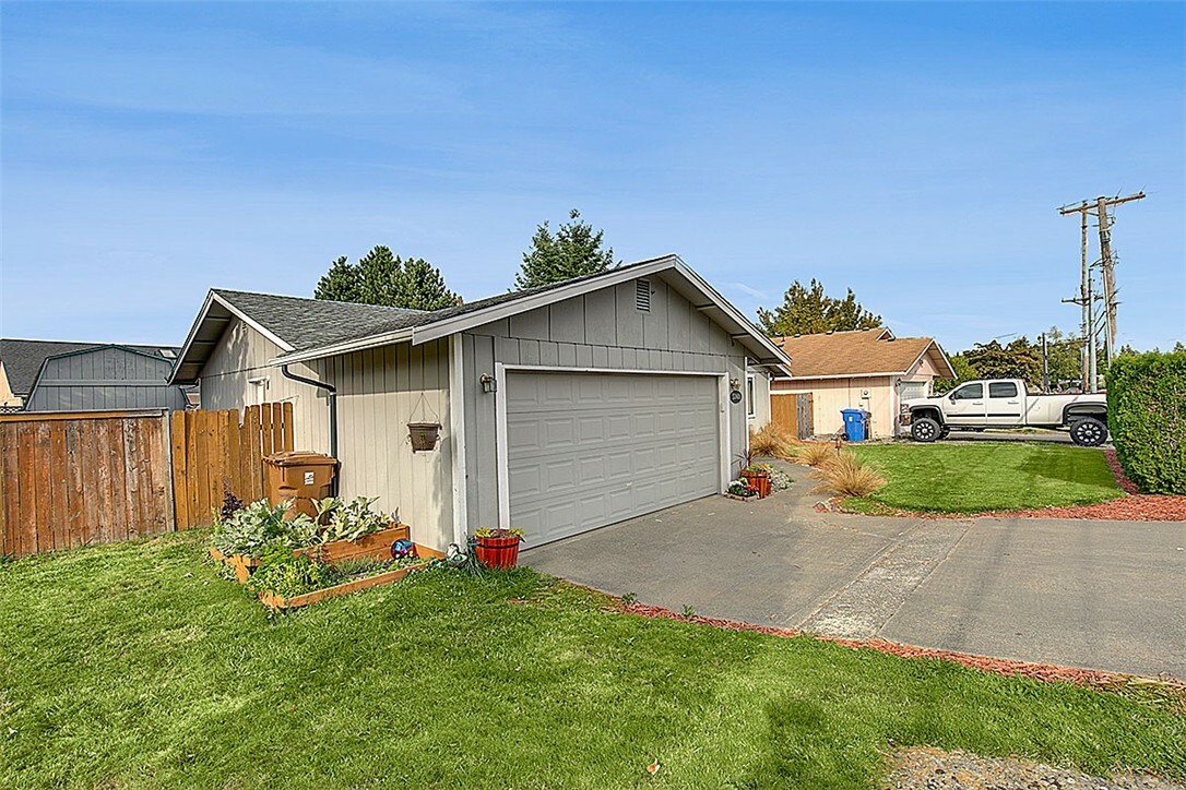 Property Photo:  5909 N 37th St  WA 98407 