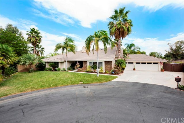 Property Photo:  390 S Via Montanera  CA 92807 