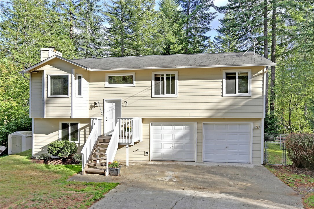 Property Photo:  42209 SE 167th St  WA 98045 