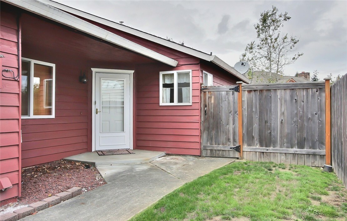 Property Photo:  30115 53rd Ave S  WA 98001 