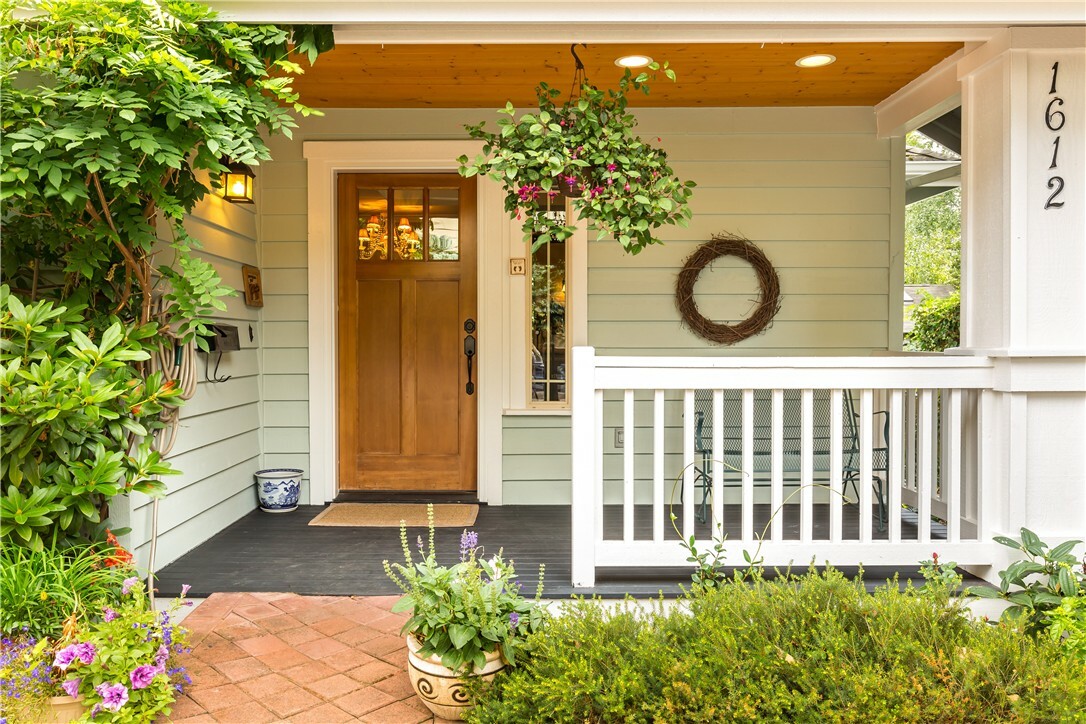 Property Photo: 1612 21st Ave WA 98122