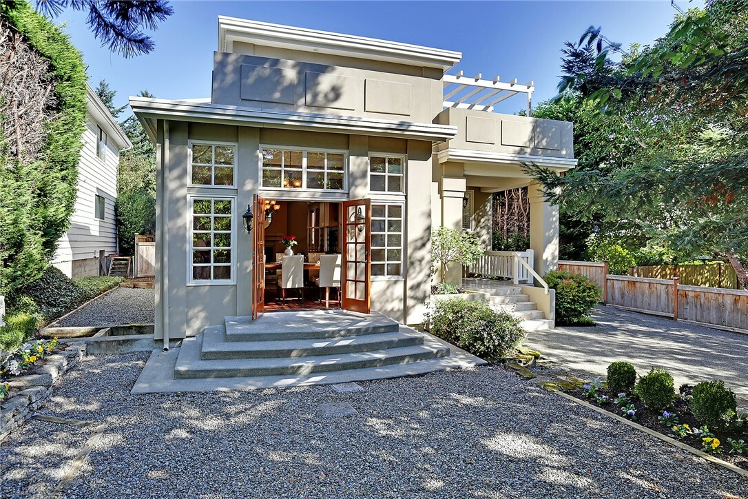 Property Photo: 7614 Overlake Dr W WA 98039
