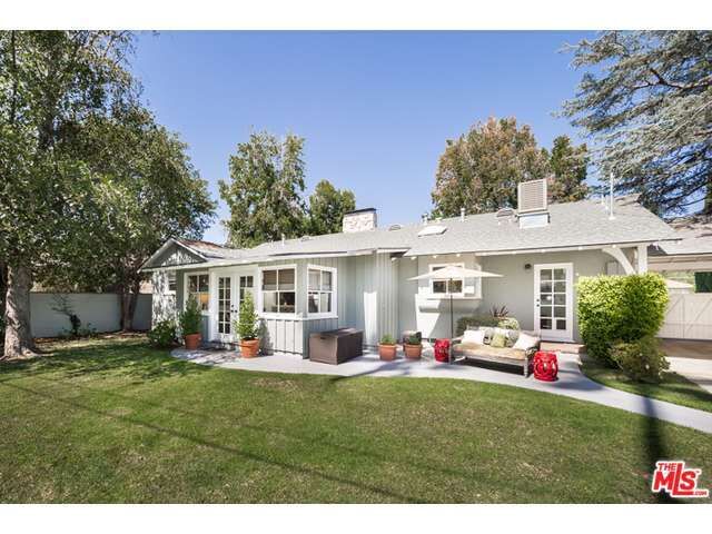Property Photo: 14950 Leadwell St CA 91405