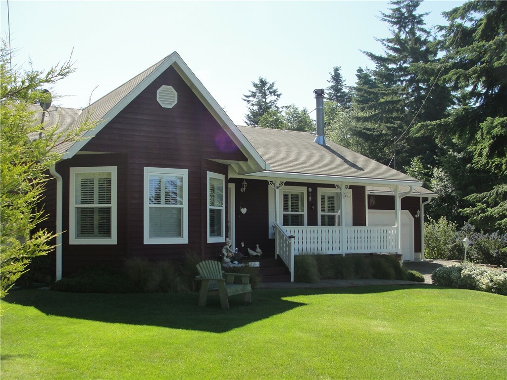 Property Photo:  103 NE Faris St  WA 98239 