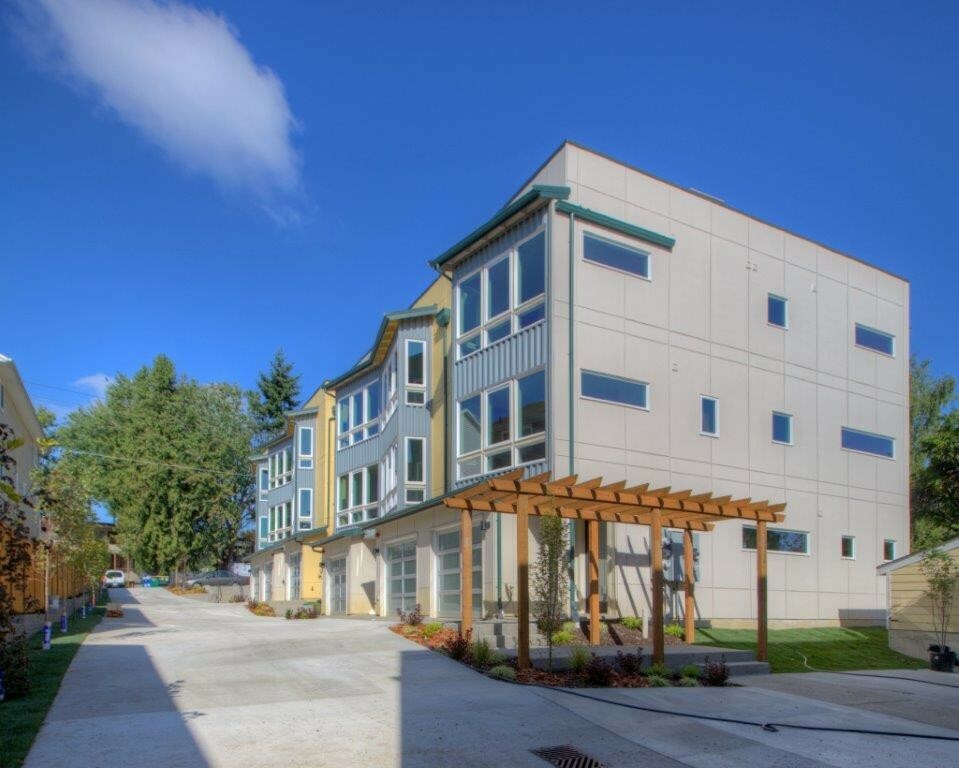 7526  43rd Avenue S B, C  Seattle WA 98118 photo