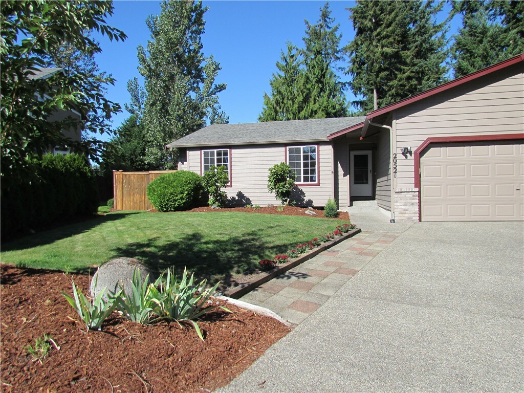 Property Photo:  20521 124th St Ct E  WA 98391 