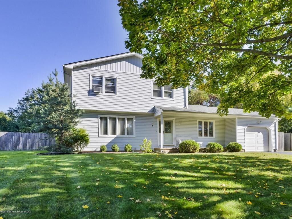 Property Photo:  5 Dickson Road  NJ 07746 