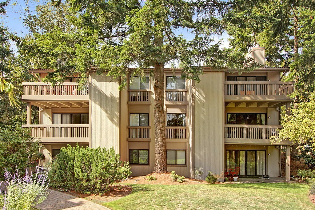 Property Photo:  13730 15th Ave NE D102  WA 98125 