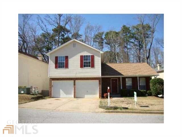 Property Photo: 2206 Ramblewood Cir GA 30035