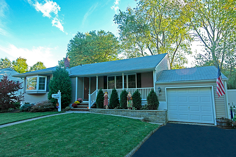 Property Photo:  51 Briar Hills Cir  NJ 07081 