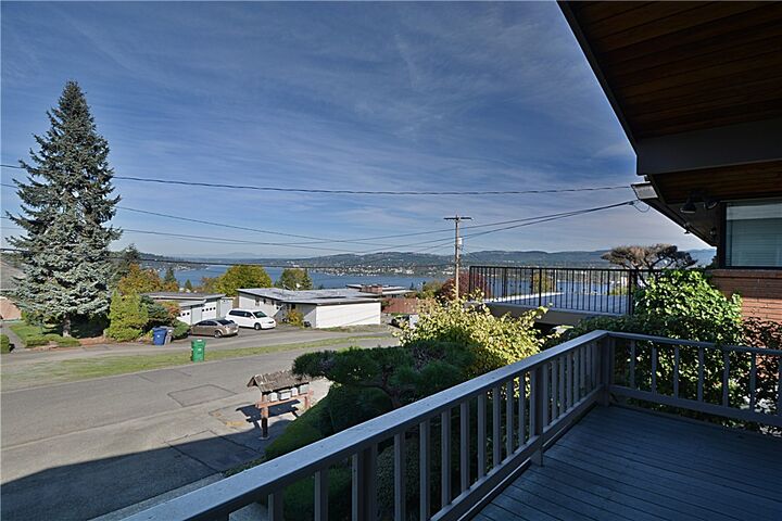 Property Photo:  7705 S 116th St  WA 98178 