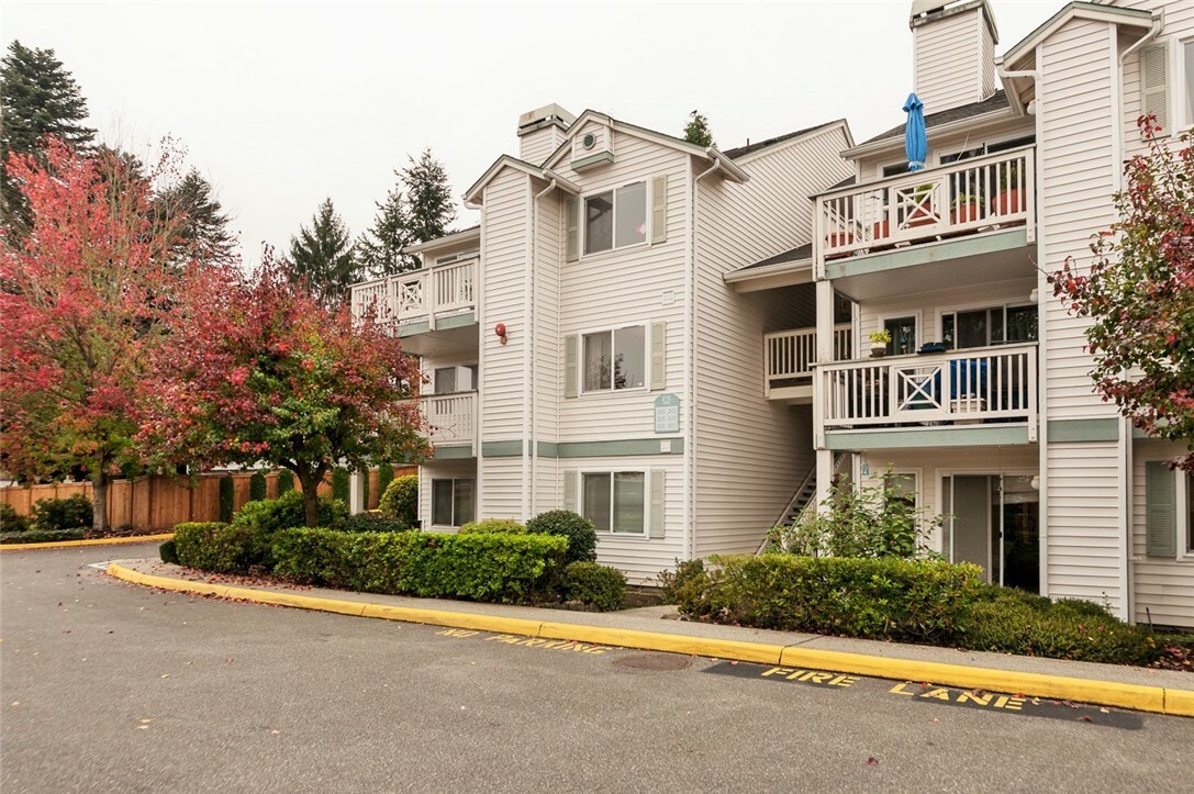 Property Photo:  9910 NE 137th St A201  WA 98034 