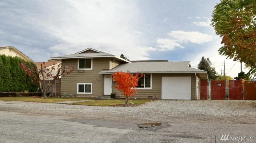 Property Photo:  2 NE Hadley St  WA 98802