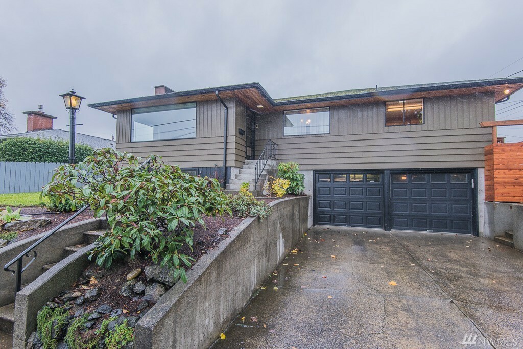 Property Photo:  2221 Trenton Ave  WA 98310 