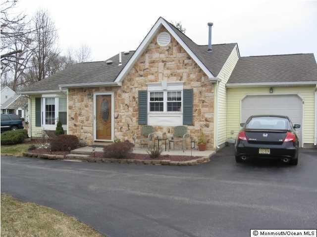 Property Photo:  16 Ivy Ridge Close  NJ 07728 