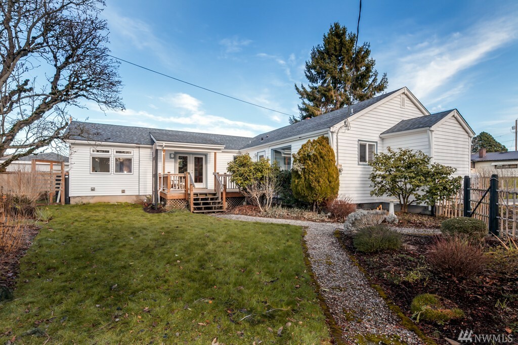 Property Photo: 2707 Vallette St WA 98225