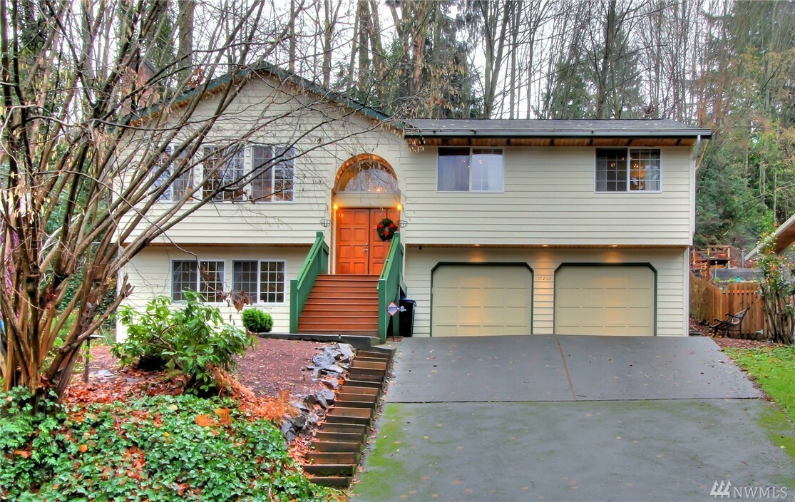 Property Photo: 17222 Greenwood Place N WA 98133