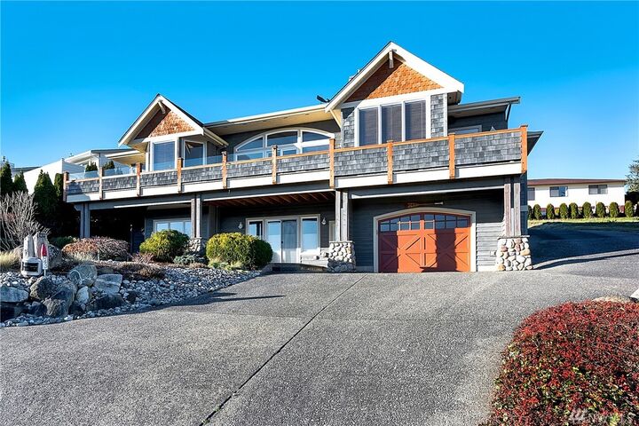 Property Photo: 8043 Chinook Wy WA 98230