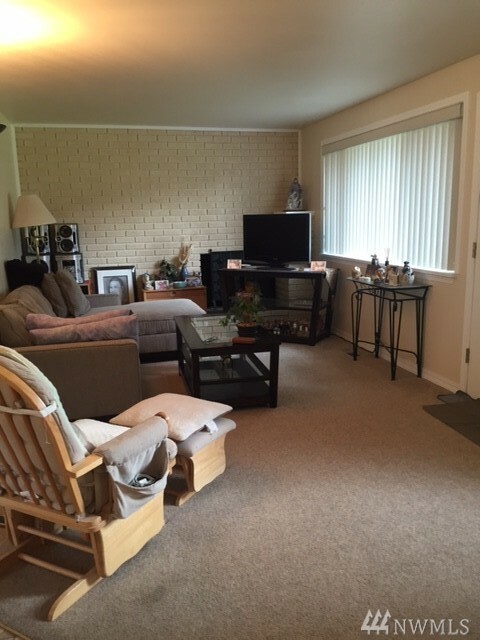 Property Photo: 1439 S 302nd St WA 98003