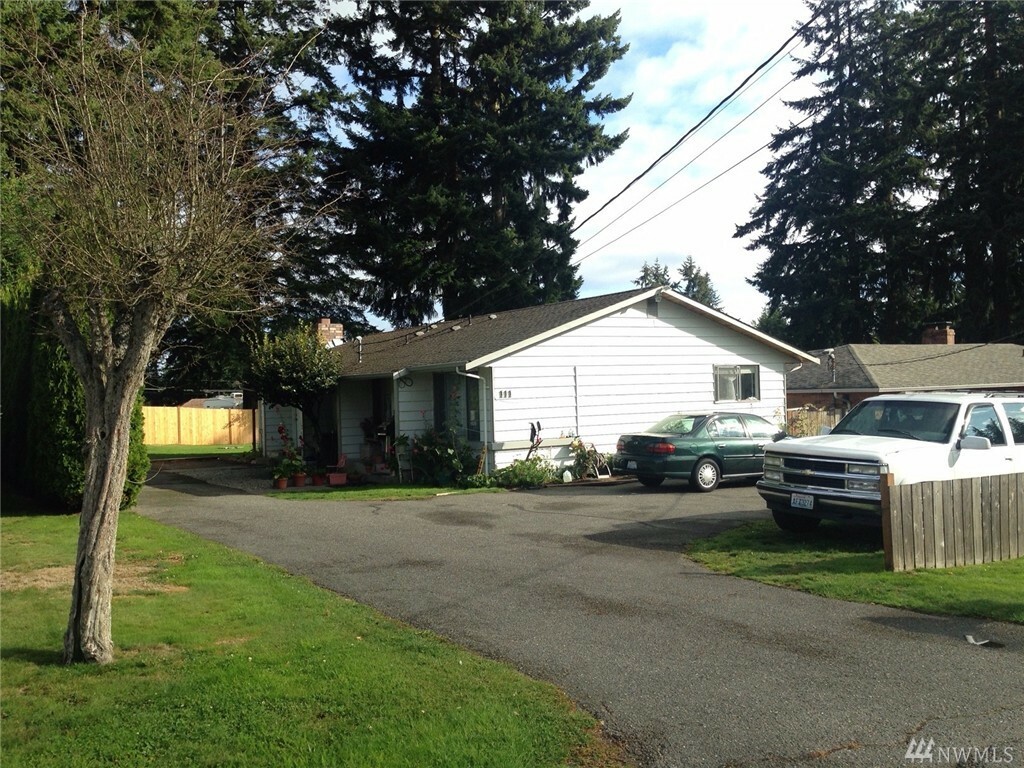 Property Photo:  111 E Beech St  WA 98203 