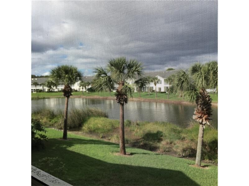 Property Photo: 400 Laurel Lake Drive 202 FL 34292