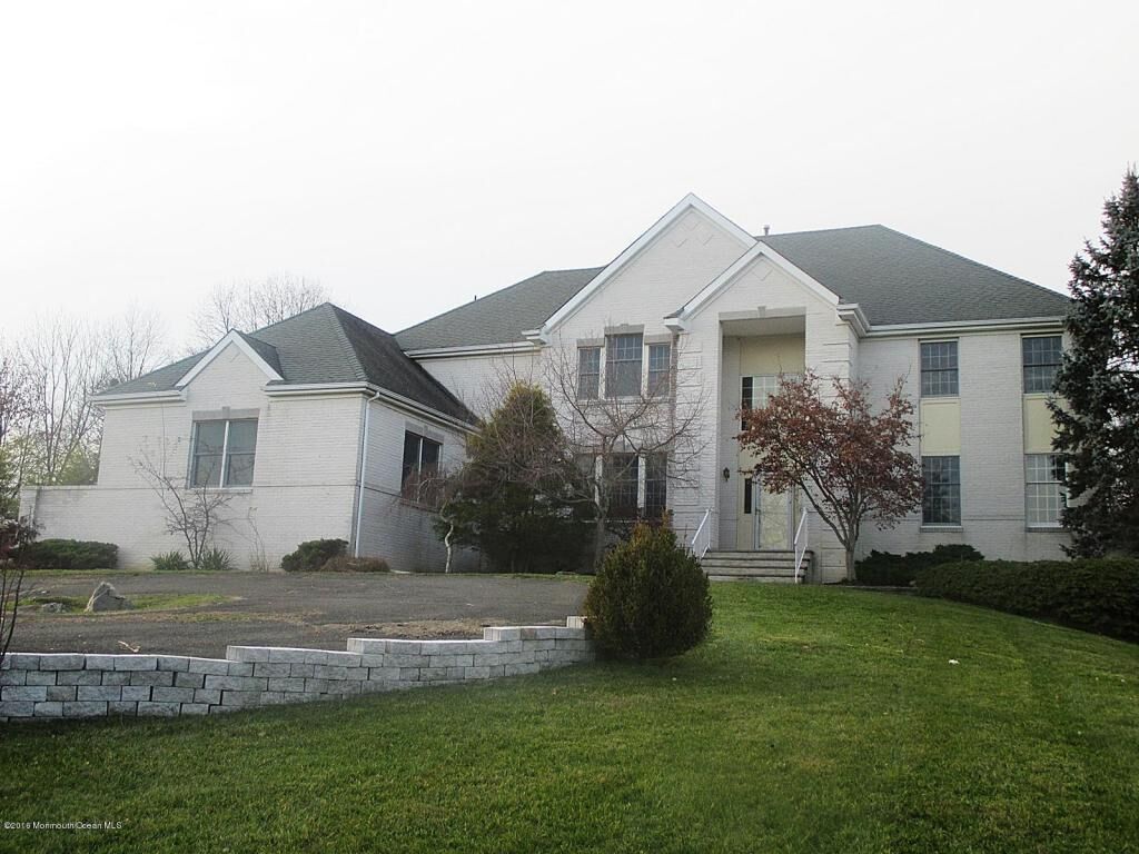 Property Photo: 39 Carriage Way NJ 08510