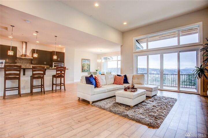 Property Photo: 7704 151st Ave NE 102 WA 98052