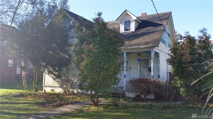 Property Photo: 1225 S 3rd St WA 98273