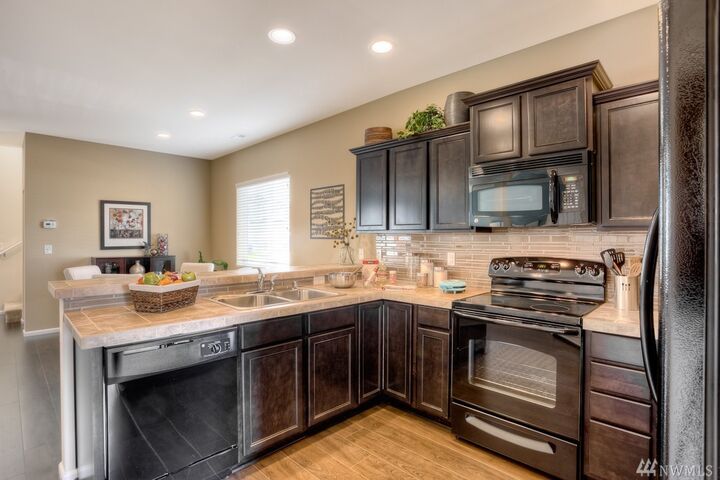 Property Photo:  4738 E Court R 2701  WA 98404 