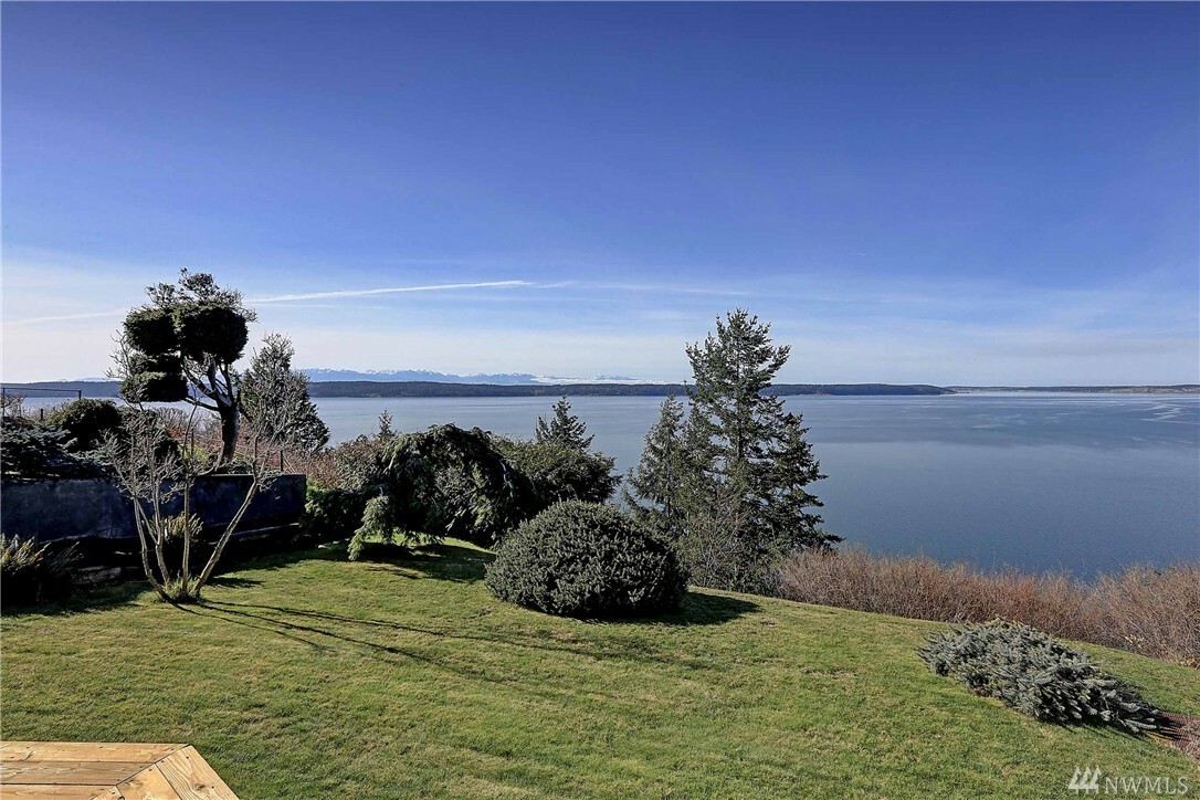 Property Photo:  10 Edgewater Dr  WA 98282 