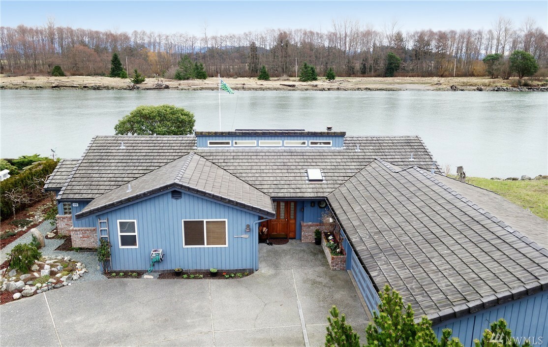 Property Photo:  818 Shoshone Dr  WA 98257 