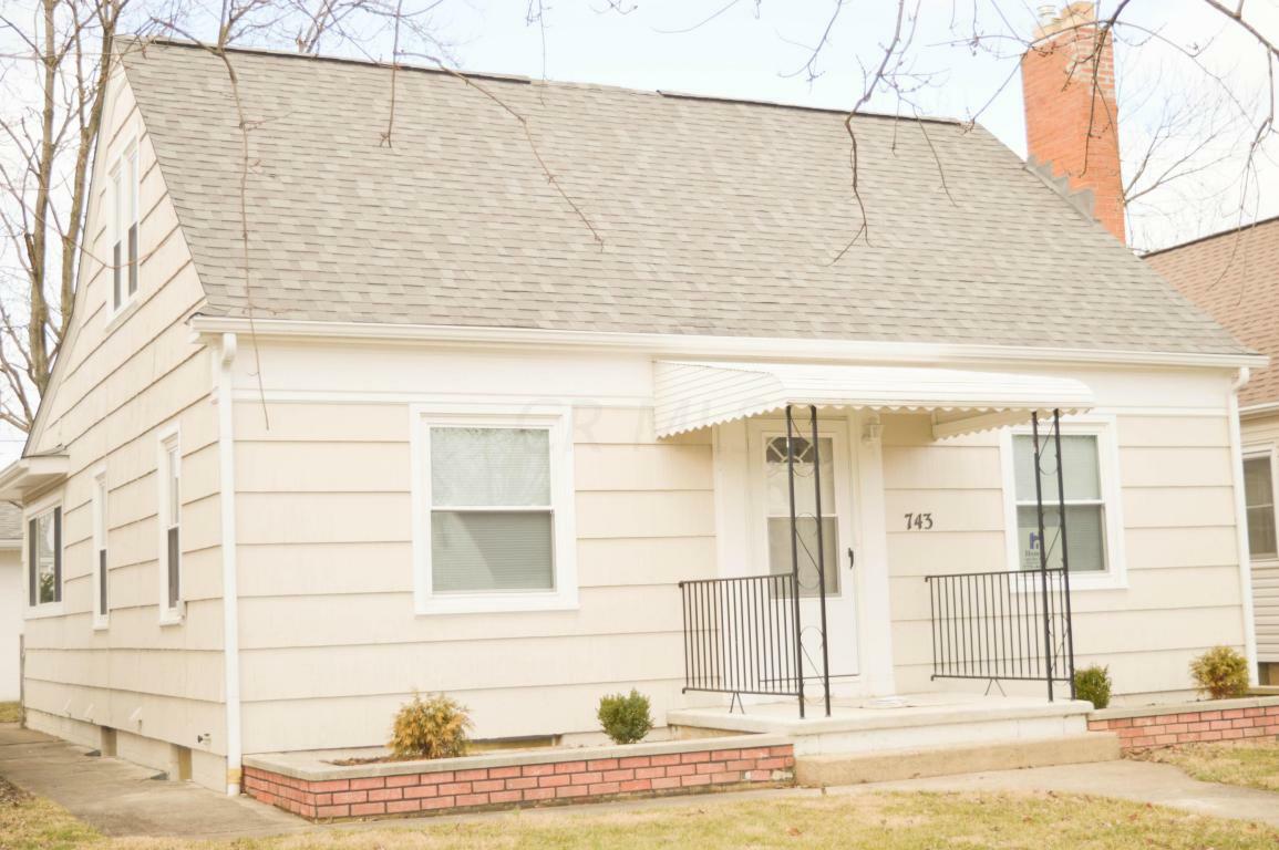 Property Photo: 743 Chestershire Road OH 43204